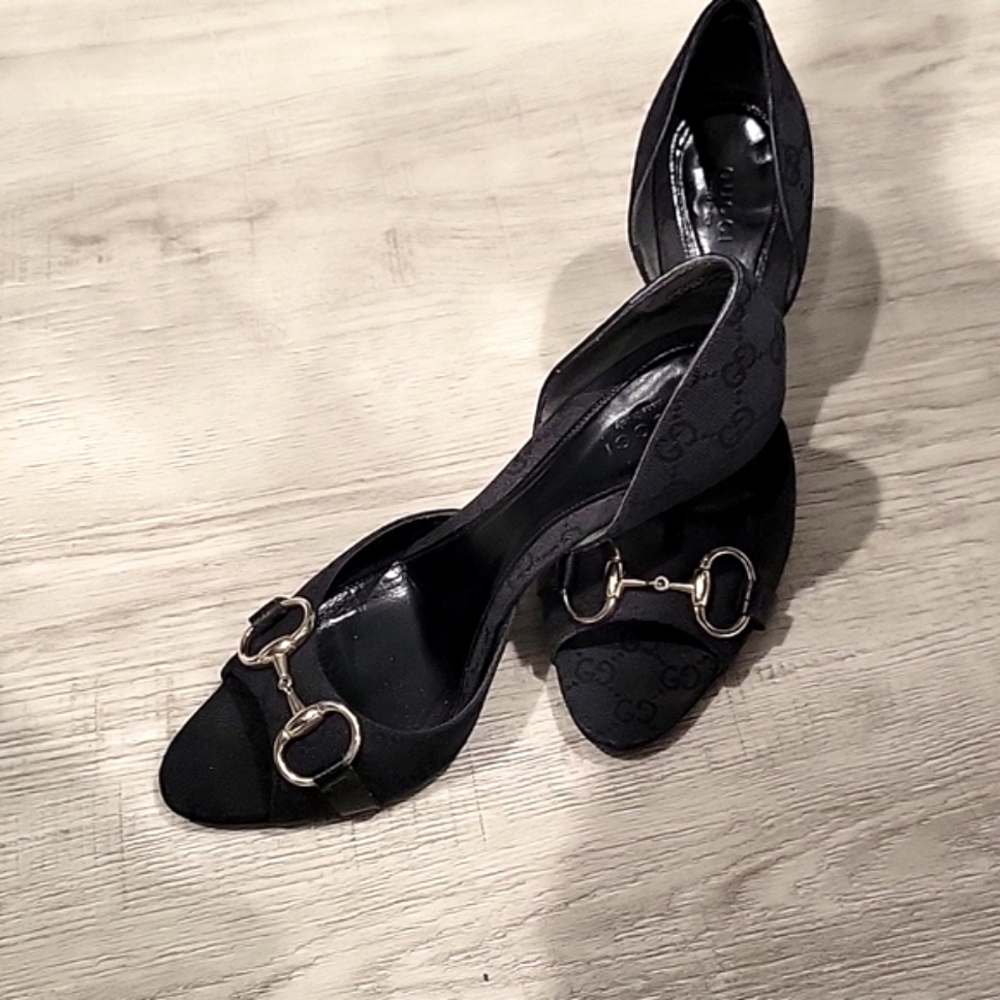 Gucci classic horsebit heels in black